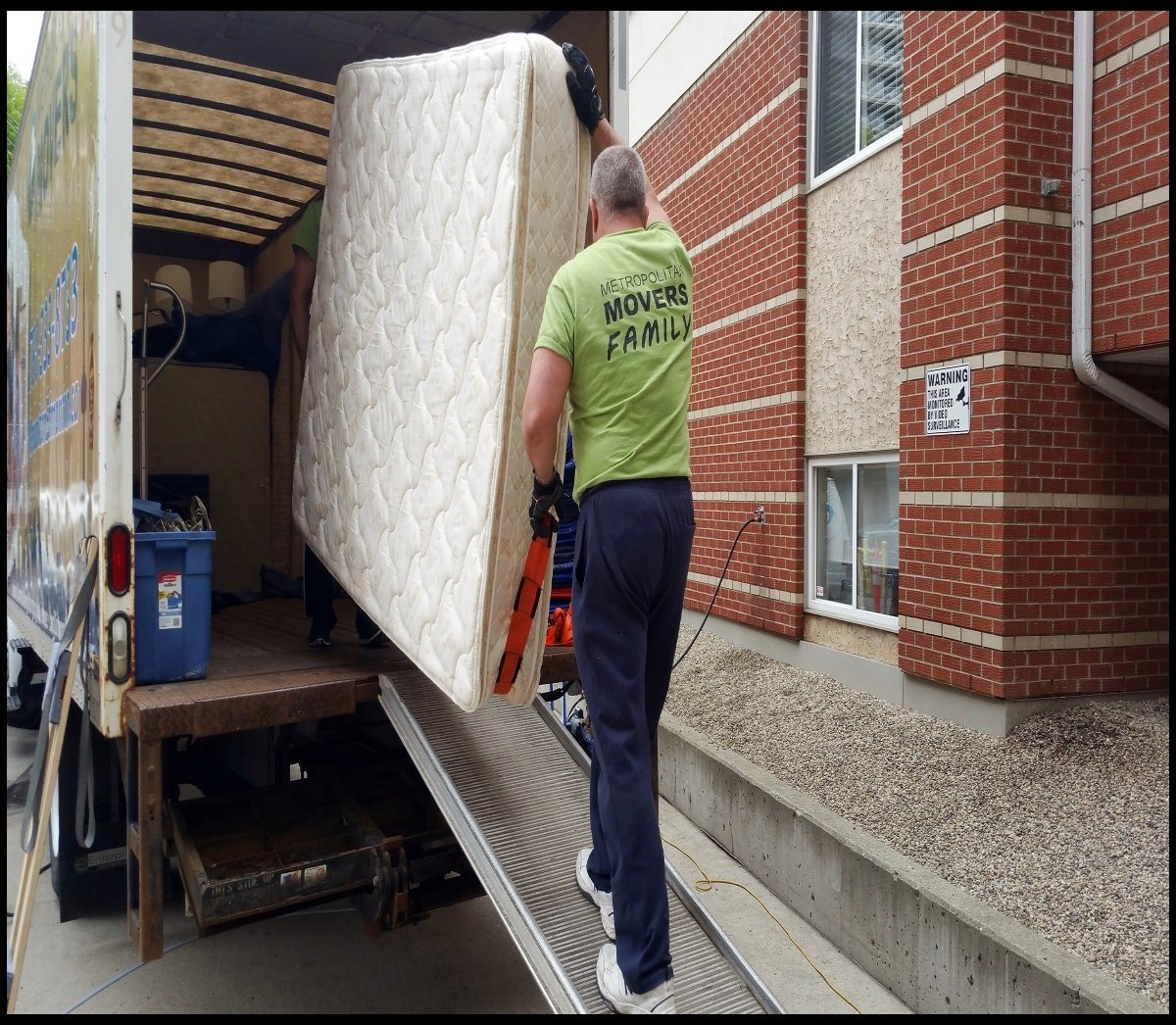 Trusted furniture removal services in Ottawa by Metropolitan Ottawa